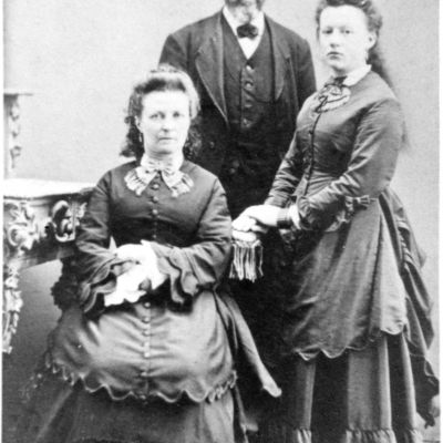 J.C. van der Meer Mohr met zijn tweede vrouw Martina Geertruida Hendrika van Diggelen, en dochter Carolina Henriette, ca. 1871. Particuliere collectie.